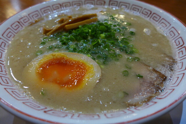 豚骨ラーメン だるま大使 本店>