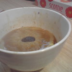 つけめんOMOTE - 焼き鉄を入れた直後にスープが沸騰している様子