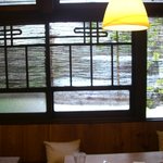 どんぐりの木 - テーブル席