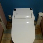 だいにんぐ とっ鶏 - タンクレスな綺麗な便器(笑)