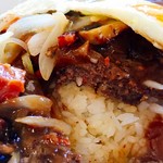 Eggs 'n Things - 早速目玉焼きをカットしてみれば～下にハンバーグが鎮座！