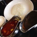 横浜ボンベイ - 2種カレー（薬膳、カシミール）
