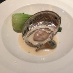 活エゾ鮑の姿煮込み　クリームソース