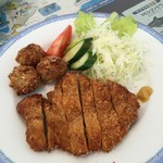 くじら家 - ミンク鯨とイワシ鯨のカツとコロッケ？(勇魚定食)