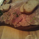 WINE & Craft Beer Bistro ミヤマス - シャルキュトリー盛り合わせだよ