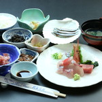 民芸茶房 - さしみ定食（2160円）