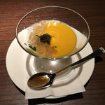 ワインレストラン ドミナス - かぼちゃの冷製スープ・豚足のジュレ・キャビア添え