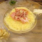 トラットリア ダ コヴィーノ - 冷製カッペリーニ 大山地鶏スープ　￥1200