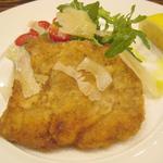 トラットリア ダ コヴィーノ - 仔牛のミラノ風カツレツ（ハーフ）　￥1500