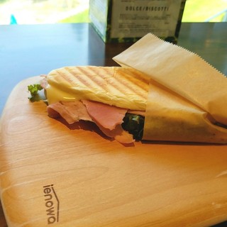 クアドリフォリオ カフェ_0