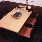 Taishuuyakinikuikedaya - ４名様用テーブル席