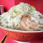 ラーメン二郎 - 小ラーメン豚入り￥700　ニンニク野菜まし　ホリゾンタルアングル