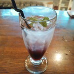 Lamp - 食後に、お勧めの『ラズベリー&ローズ コーディアル ソーダ』６００円
      