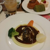 グランカフェ - メインの 牛肉の赤ワイン煮