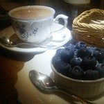 バル  ハルヤ - カフェオレとブルーベリーがたっぷりのったチーズケーキ(2016/07/29)