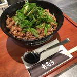 炭火焼肉たむらのお肉が入ったカレー屋さん - 九条ネギ焼肉丼