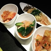 仙台牛焼肉 花牛 - キムチ盛り合わせとナムル