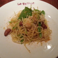  ラ･ベットラ･ダ･オチアイ イケブクロ - 選べるパスタ。ズワイガニとカラスミ水菜入アーリオオーリアのスパゲッティ。