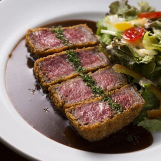 ``Top quality Japanese black beef sirloin'' at Izakaya (Japanese-style bar) prices.