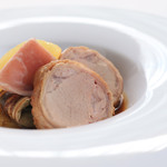 Lapin Agile - 箱根山麓豚ヒレ肉と夏野菜のポワレにプラムとビーツを添えて