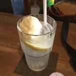 潮待ち館 - レモソクリームソーダ