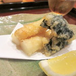 滋味 康月 - 北海道のホワイトアスパラとウニの天ぷら