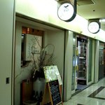 花こよみ - 地下にお店があるので、雨の日も移動が楽！