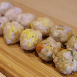 Tsukune Seisakusho - とうもろこしとバター醤油のつくね、トマトとシナモンバジルのつくね