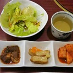 チョンギワ新館 - ランチ：サラダ、おかず、お茶