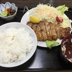 龍宝 - 豚しょうが焼き定食(税込900円)
