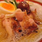 皮がパリッと香ばしく、肉は歯応えやわらか。