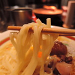 平打ち太麺ストレート麺 ピランピランの食感面白い♪