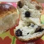 パンの店 LOBO - 黒豆のミニ食パン
