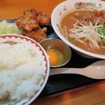 大萬 - 徳島らーめん豚バラ（並）650円＋生卵50円＋唐揚げ大ごはん370円
            計1070円！