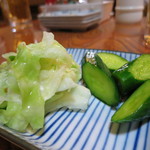 お通しの浅漬け 320円(2016年8月）