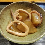 田仲家 - 付き出し の 烏賊と大根の煮物。