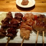 串もん利げん - 砂肝、白モツ、はつ、トマト豚バラ巻き