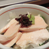 とり田 博多本店 - とりわさサラダ仕立て。
                  