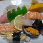 奈加山寿司 - 料理写真:＊「あげ巻貝」「鮭」「中トロ」「鯛」「カンパチ」「烏賊」「海老」「ウニ軍艦」「鉄火巻き」「玉」など。
どのネタも新鮮でこのお値段で頂く品としては十分だそう。