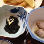 ビーチホテル竹清 - モズク酢・バイ貝
      