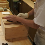 寿しの吉乃 - 2016.08　鰹節削ってます