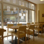 みんなの食堂 - 開放的な店内