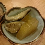 串酒房はっ鳥 - お通しは大根と椎茸の煮物(^o^)
