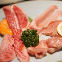 雪月花 - 焼肉５種ランチ1280円　これにサラダとごはんとキムチとお味噌汁とドリンクが付きます