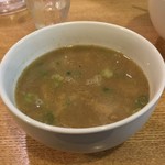 カーザ ルカ - つけ麺の最後のオタノシミ、スープ割り。野菜スープが加わるとのこと。柚子が加わった和風の仕上がりではないところがミラノのラーメソ店っぽい。これもイイね！