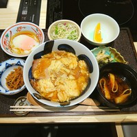 瓢嘻 六本木店 - ﾛｰｽﾄﾎﾟｰｸと 生湯葉♥
                挽きたて山葵の餡かけ丼♥
                (^0_0^)