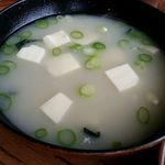 ゆうき - 味噌汁　単品１２０円　具の中に落とし玉子の白身部分の切れ端が入っていたのは？ 玉子入り味噌汁とか注文できるのかな^^