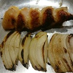 焼き鳥将太 - ぼんじりとたまねぎ