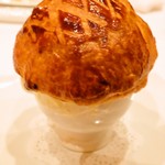 メゾン ポール・ボキューズ - 1975 年にエリゼ宮にて V.G.E.に捧げたトリュフのスープ