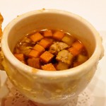 メゾン ポール・ボキューズ - 1975 年にエリゼ宮にて V.G.E.に捧げたトリュフのスープ